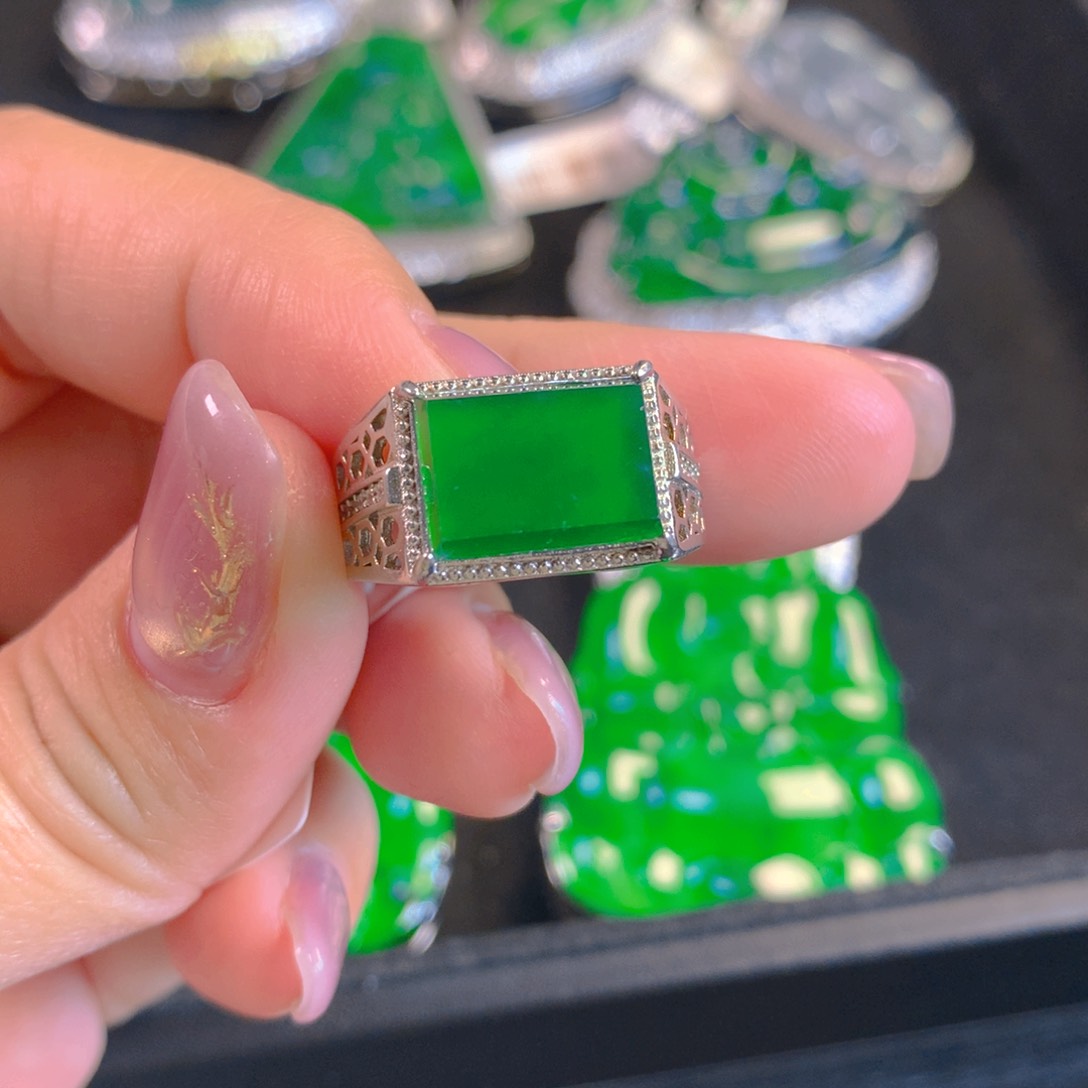 翡翠颈饰银S925镶嵌翡翠