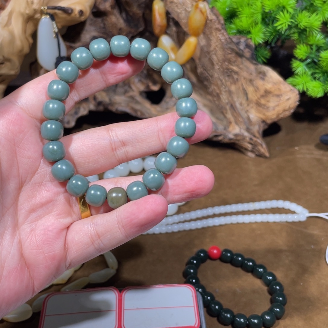 弓***良颈饰未镶嵌和田玉（白玉）