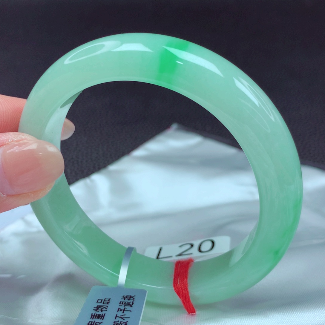 翡翠手镯未镶嵌手镯88