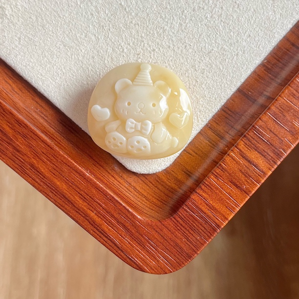 天然琥珀蜜蜡 可爱 爱心小熊牌子