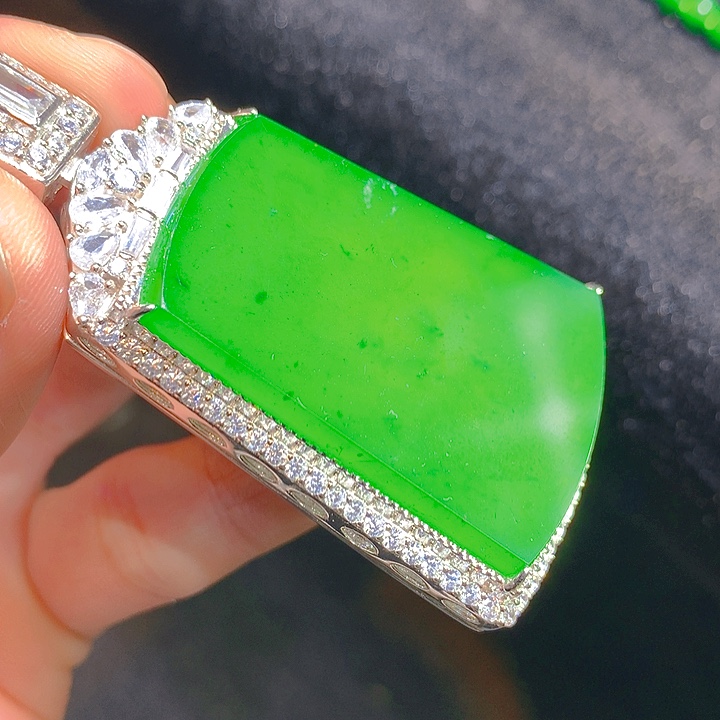 【闪购商品】翡翠颈饰银S925镶嵌翡翠