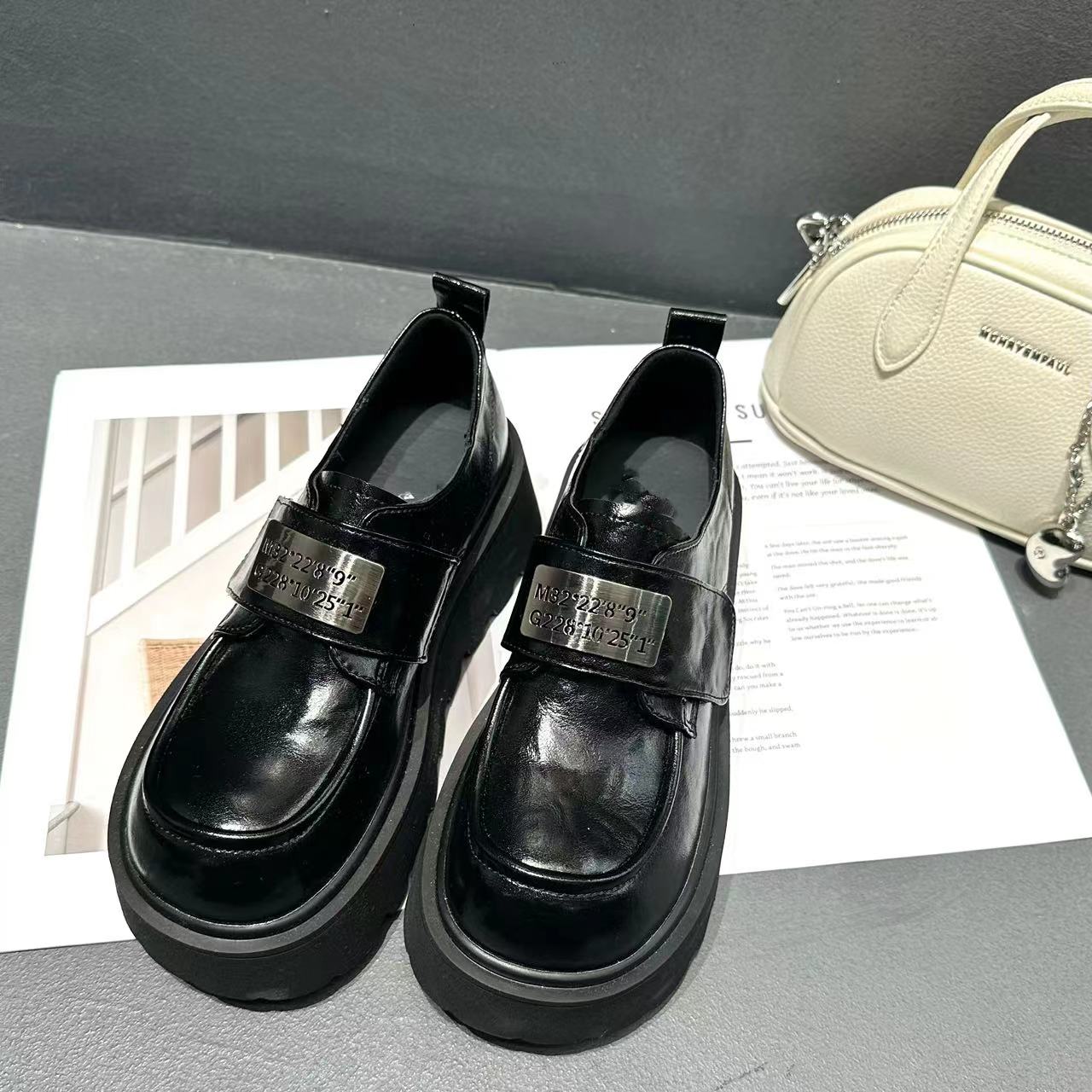 学院风圆头金属扣魔术贴松糕底乐福鞋