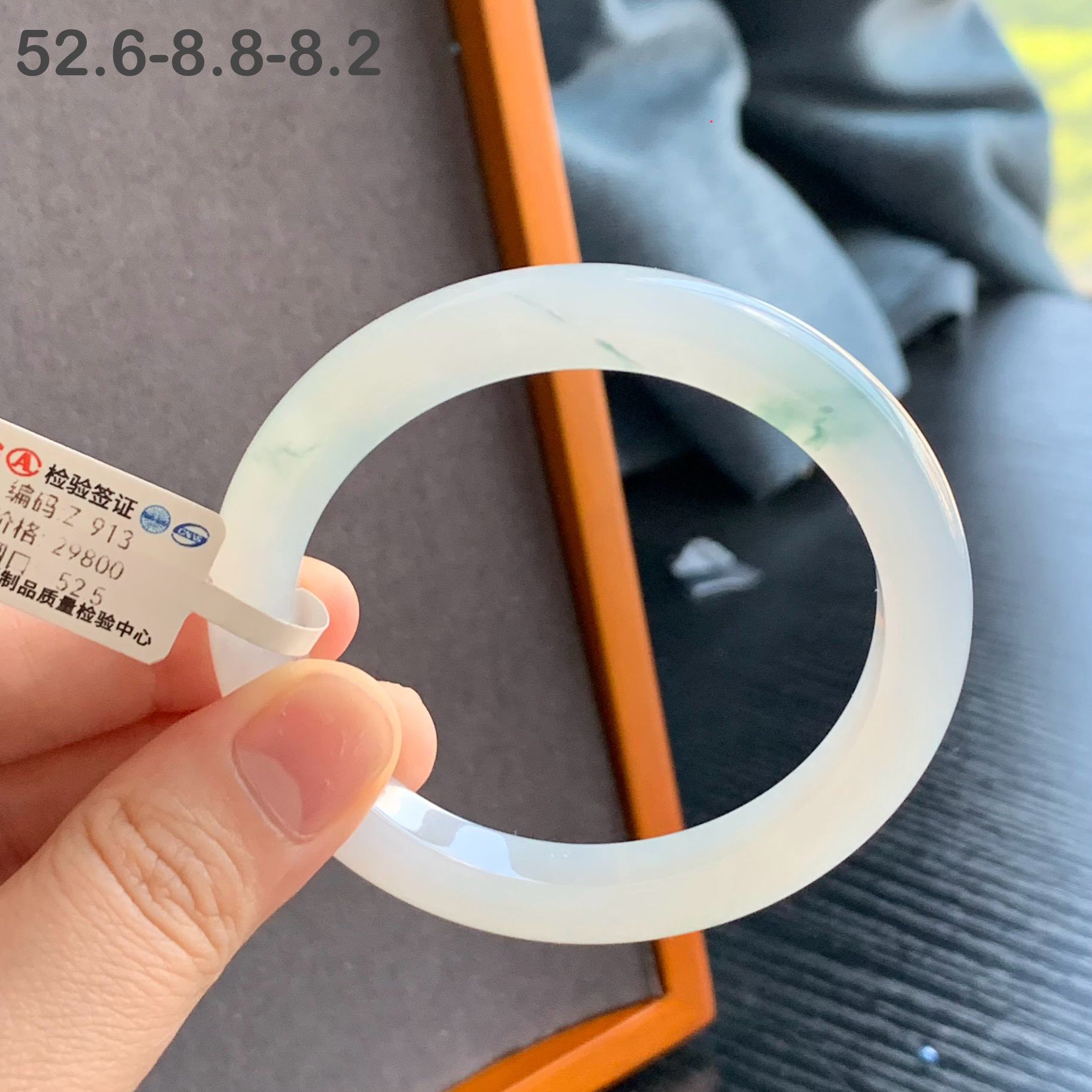 冰白底飘绿花正圈翡翠手镯Z913
