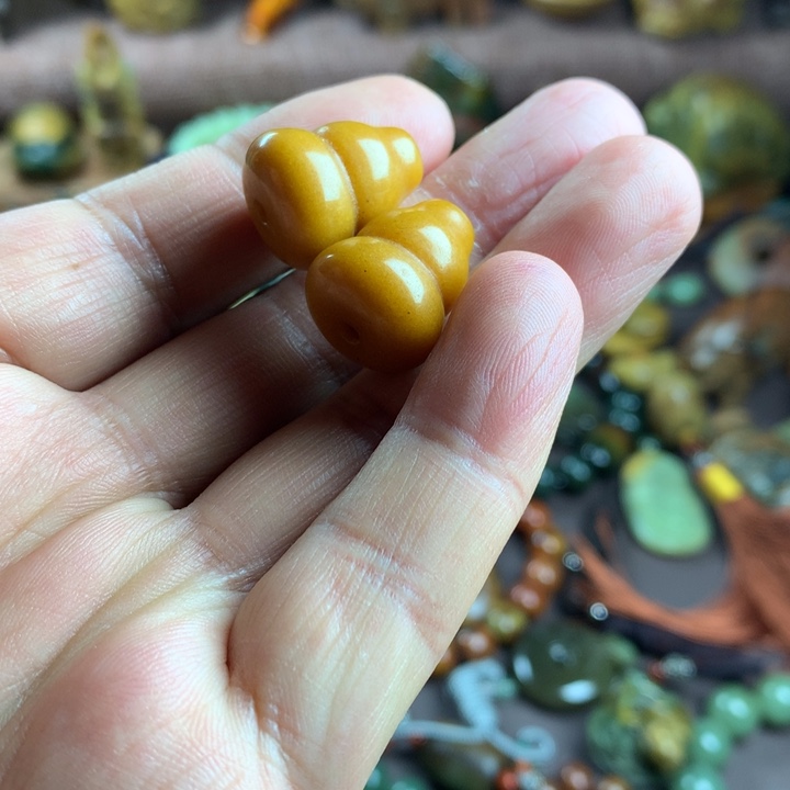 透闪石质玉未镶嵌吊坠(赠链)