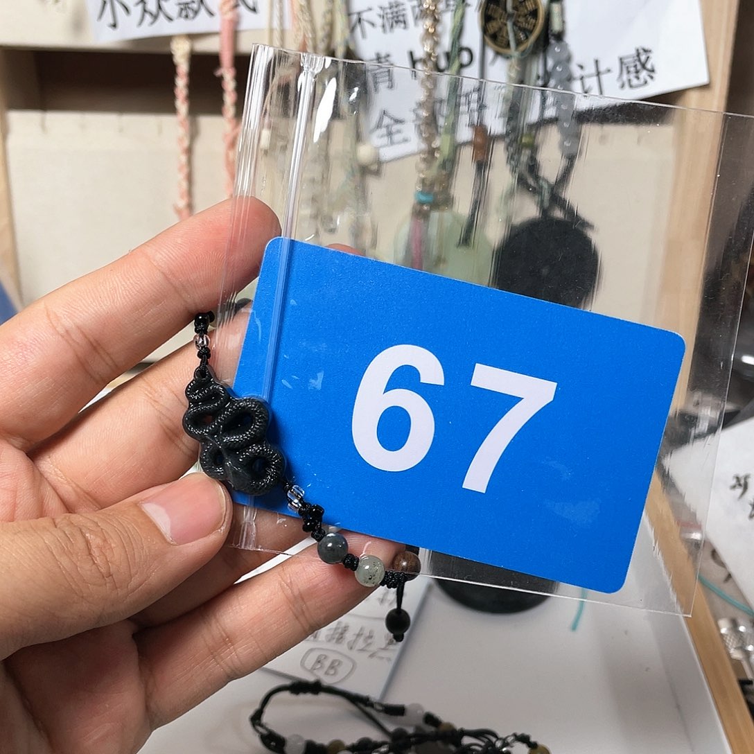 蛇纹石玉颈饰合金