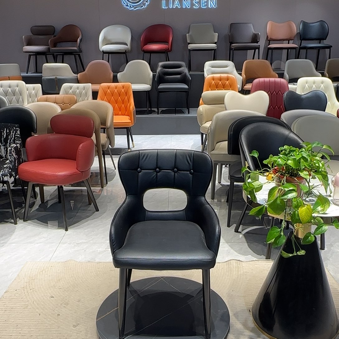 F400,浅灰色的2个和黑色的2个