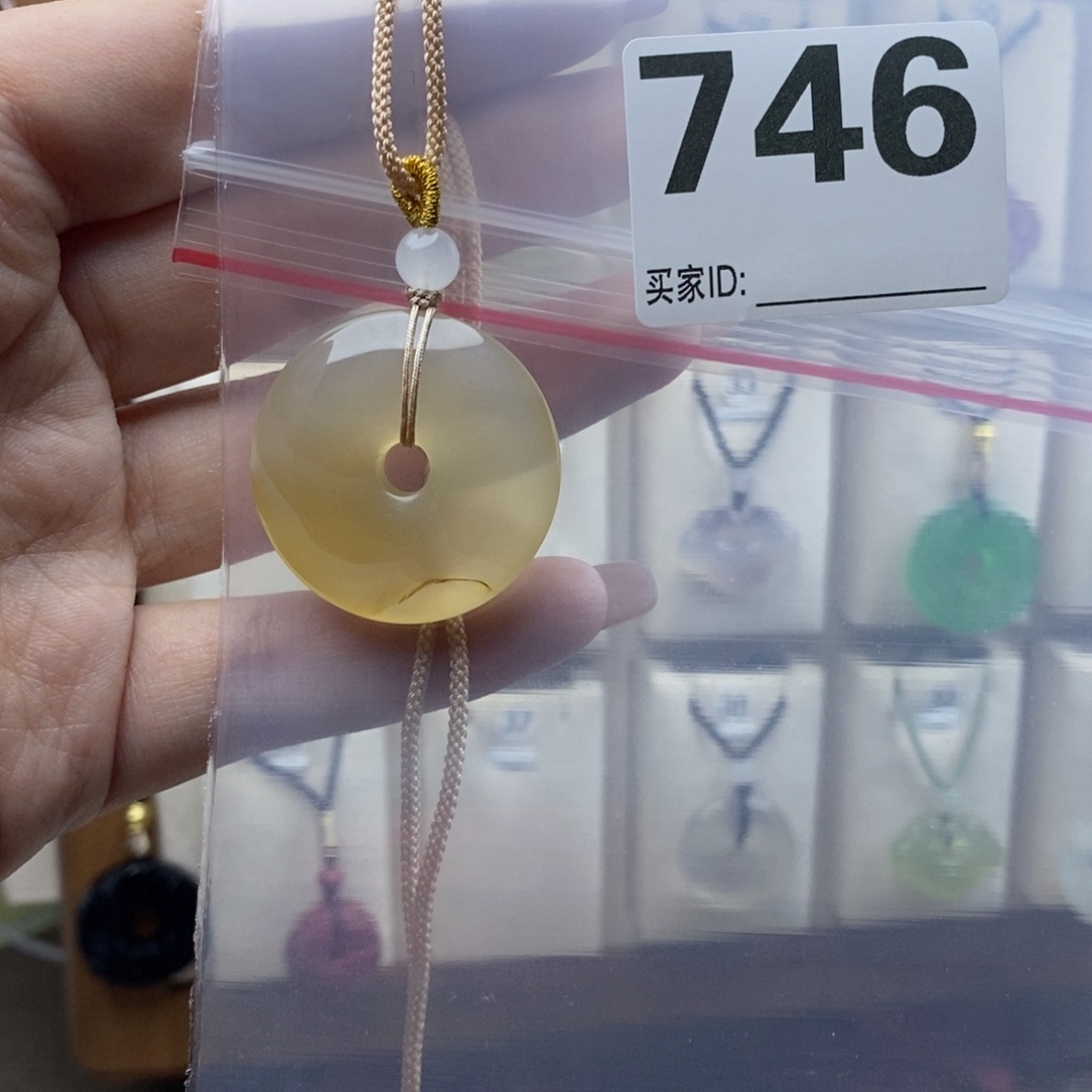 玛瑙/玉髓颈饰合金心**犀