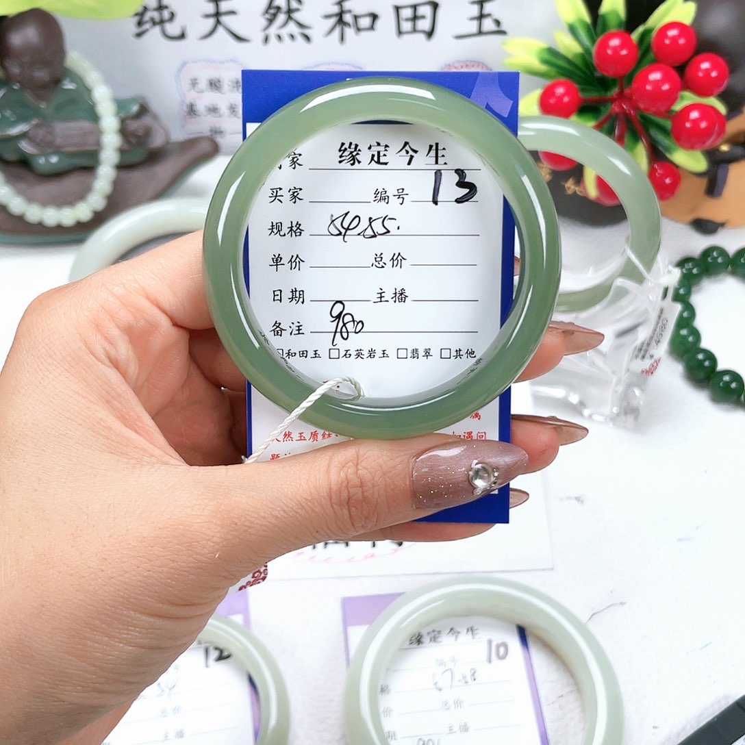 和田玉手镯未镶嵌