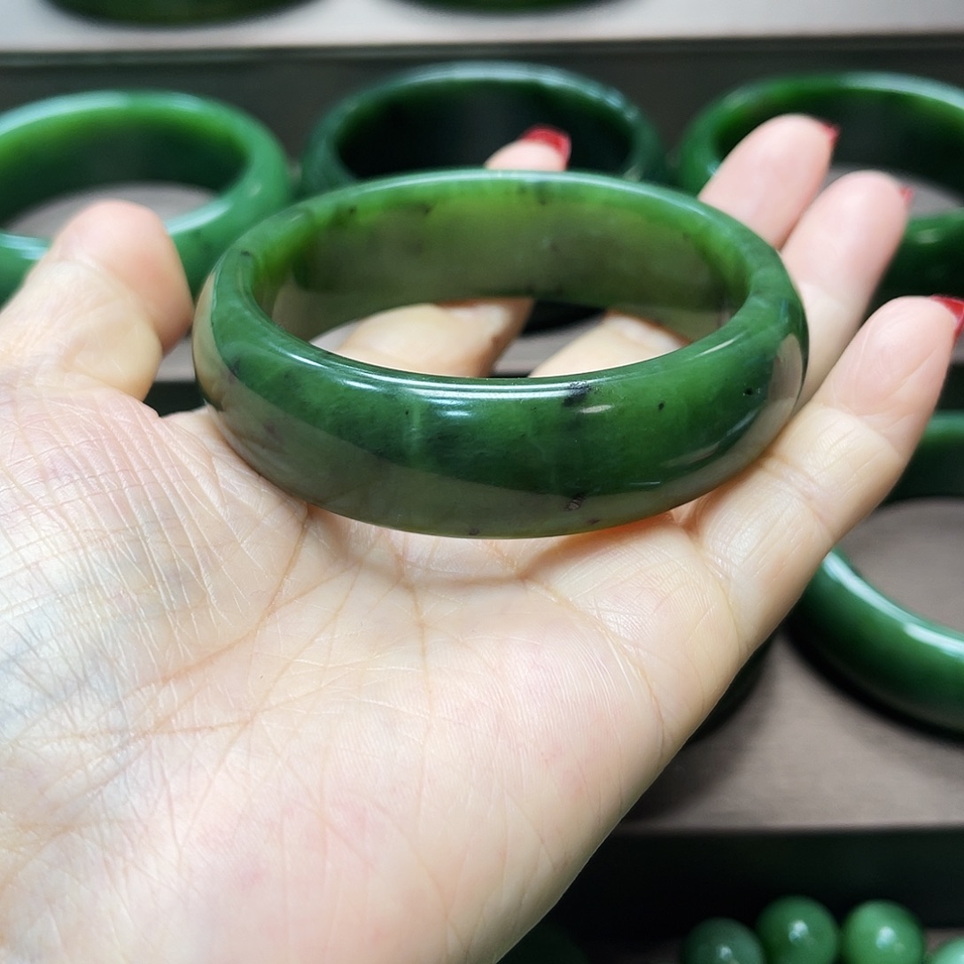 和田玉（碧玉）未镶嵌手镯