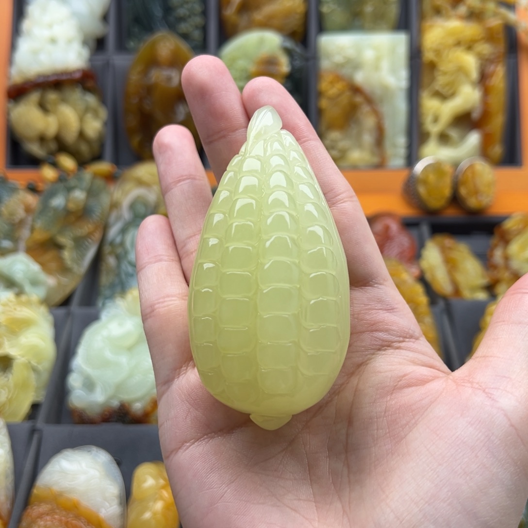 蛇纹石玉颈饰未镶嵌