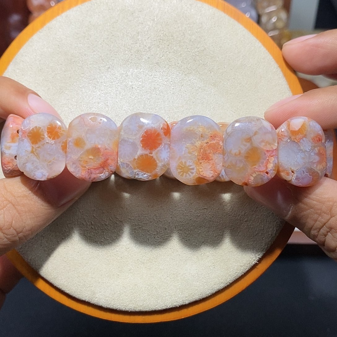 硅化珊瑚（珊瑚玉）手串未镶嵌玻璃花49