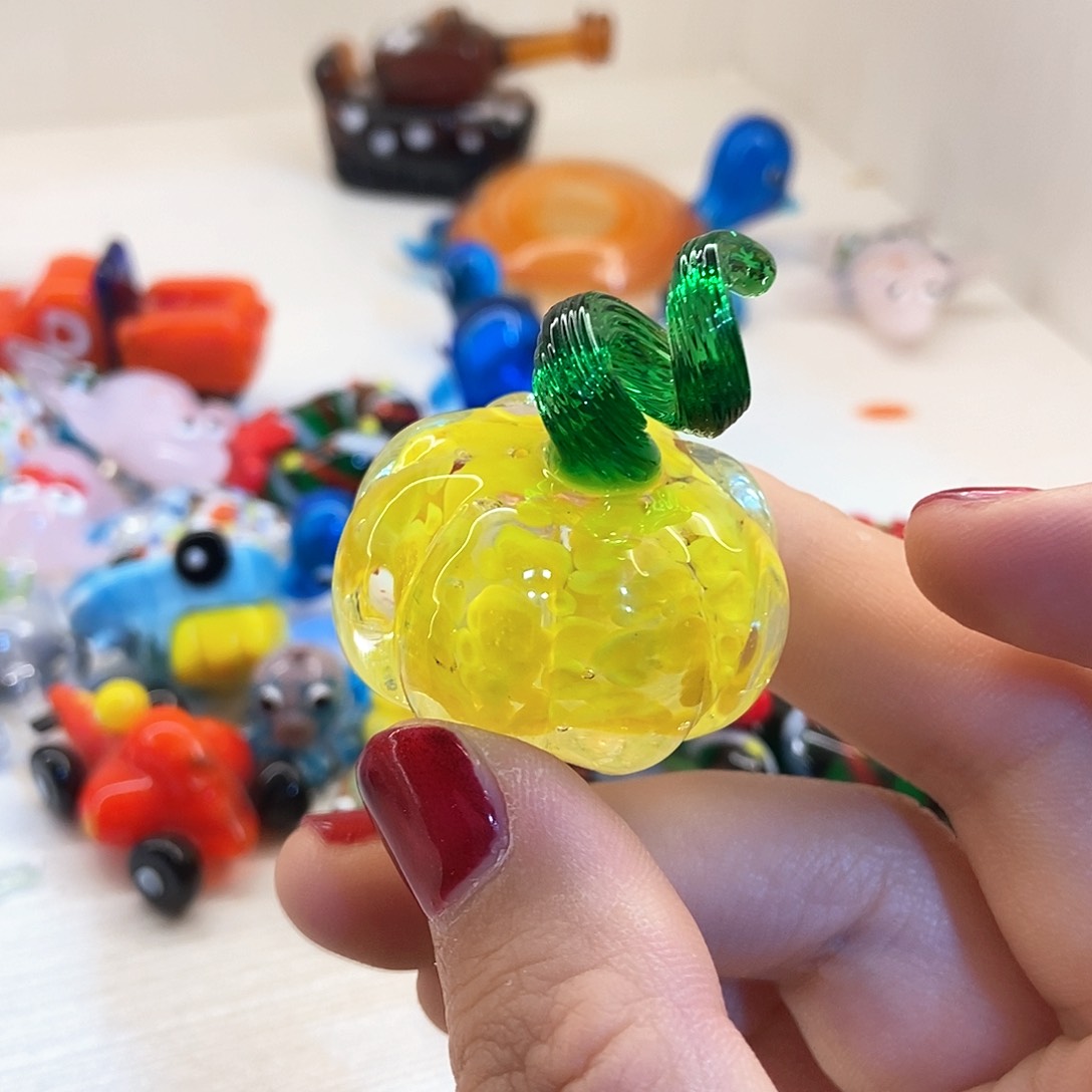 琉璃手工艺品黄色