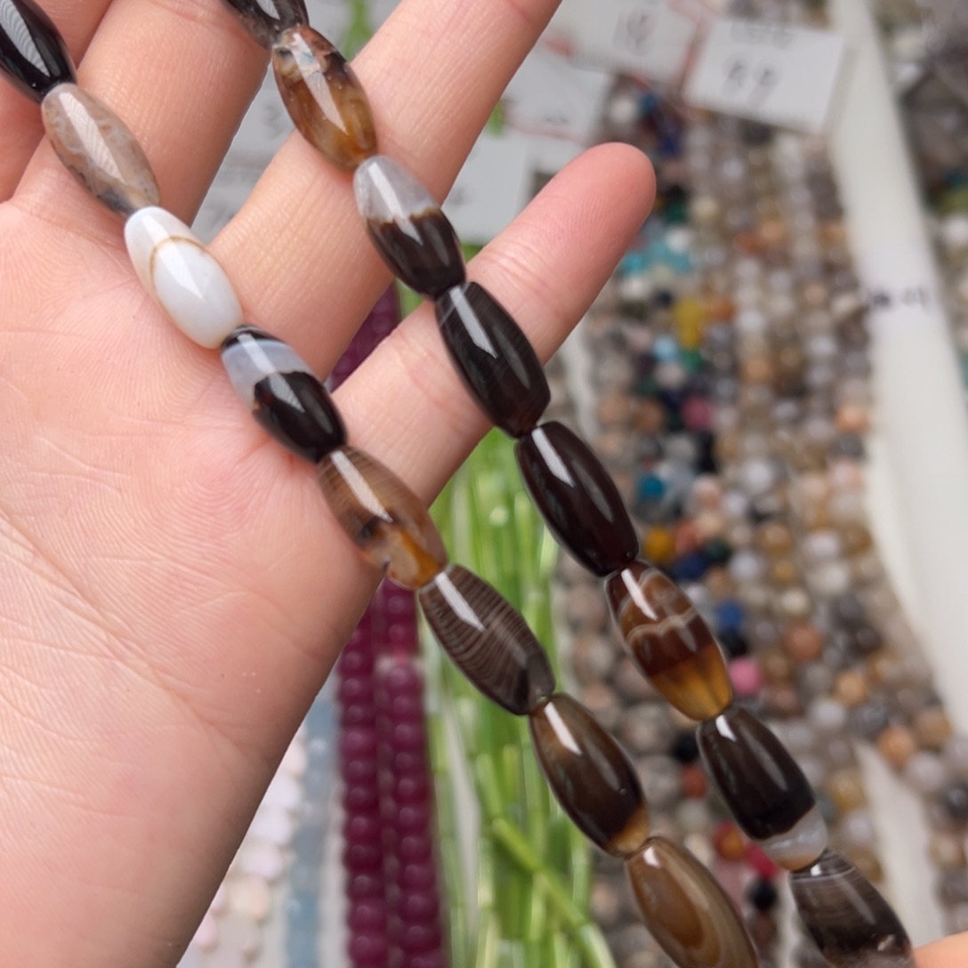 玛瑙/玉髓合金珠宝半成品L587。瑕疵天然缠丝玛瑙桶珠一条