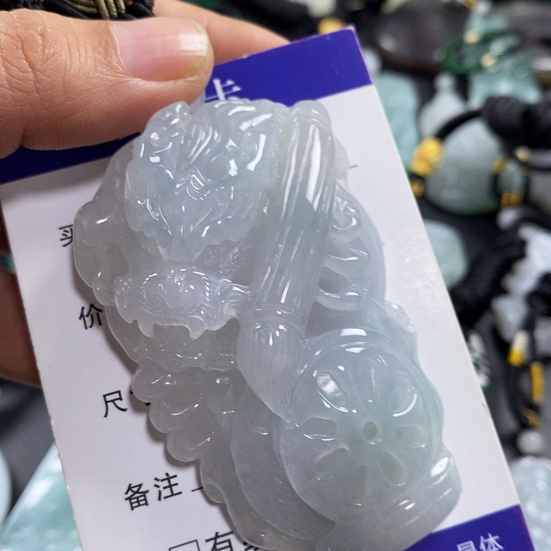 牧***人翡翠未镶嵌颈饰翡翠