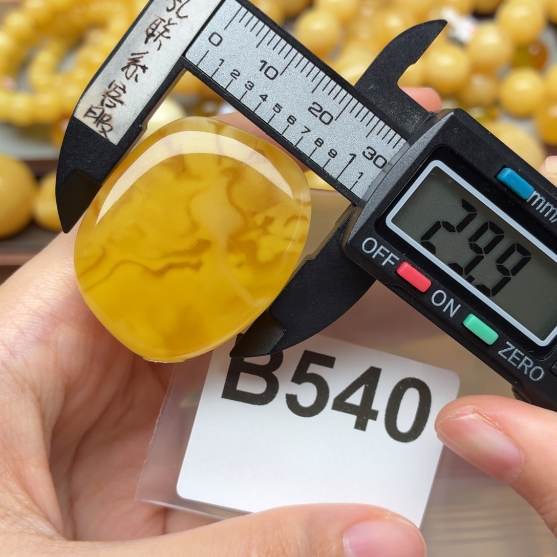 蜜蜡未镶嵌裸石蜜蜡随形单面带皮微瑕