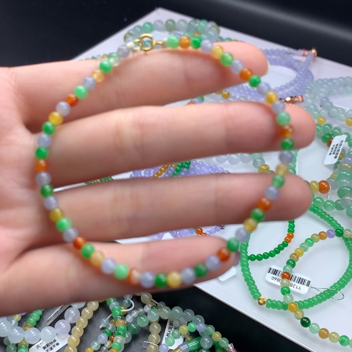 翡翠手镯未镶嵌卡