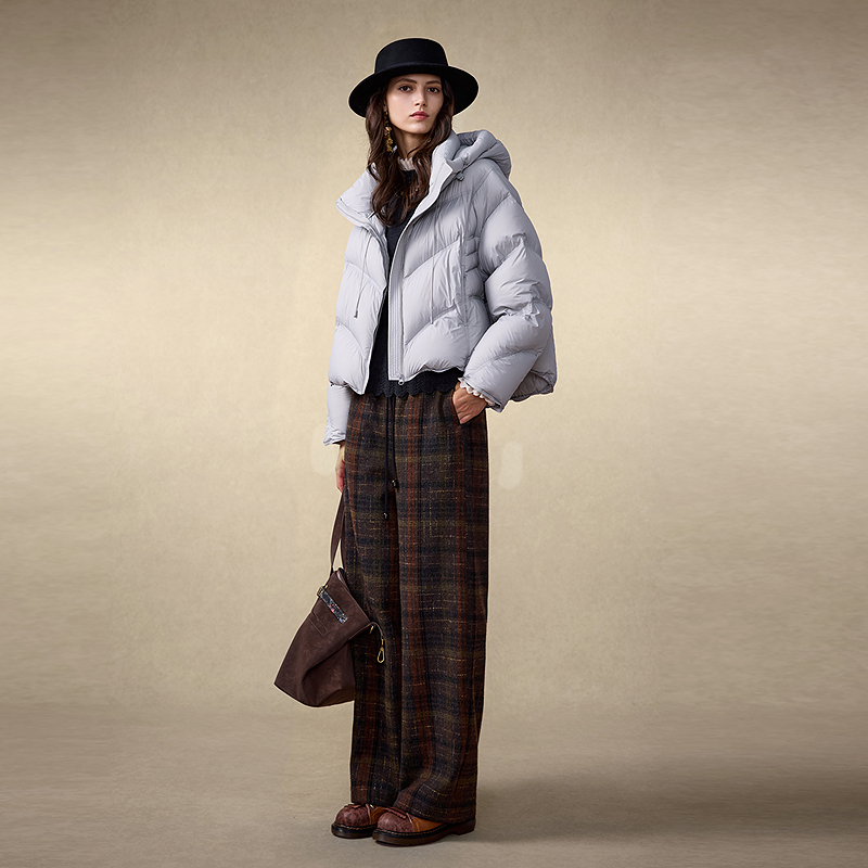 【商场同款】菀草壹2025冬纯色连帽保暖云感外套Y42131551