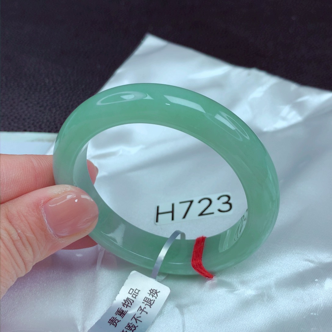 翡翠手镯未镶嵌手镯88