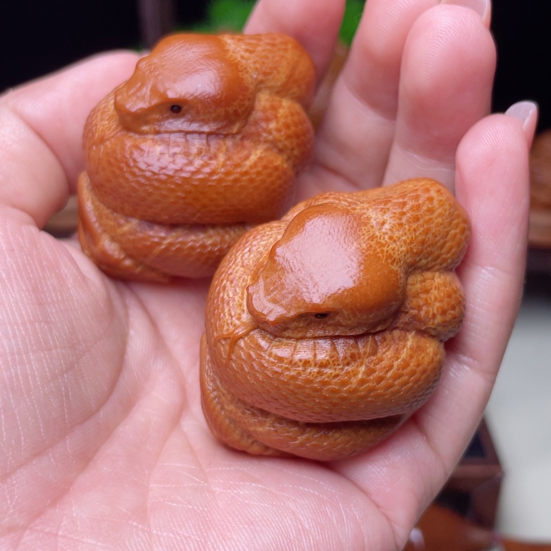 吊坠橄榄核蛇手球