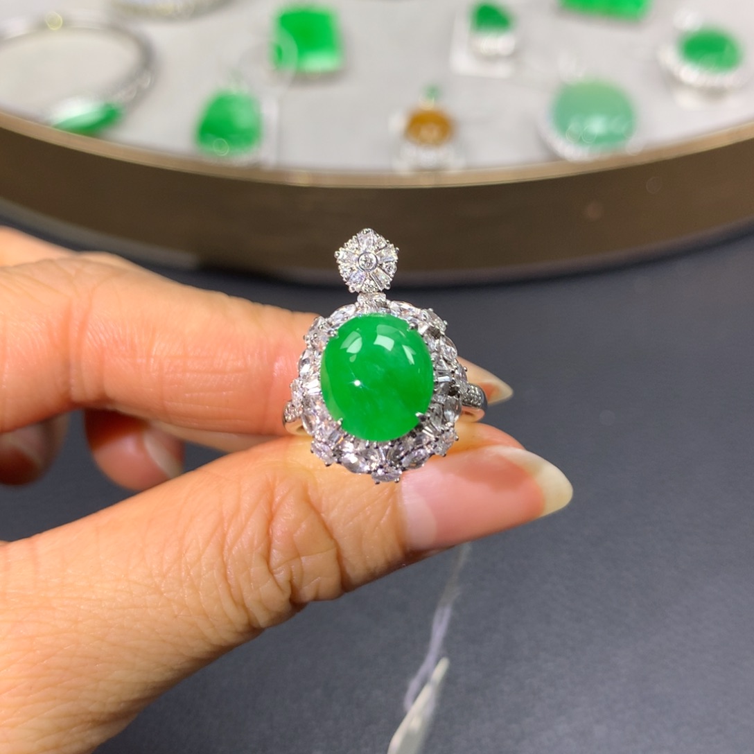 翡翠戒指18K金镶嵌翡翠