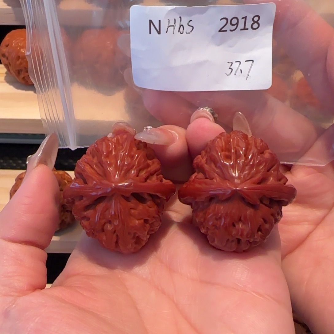 铭***收文玩核桃吊坠玉化白狮子37精品