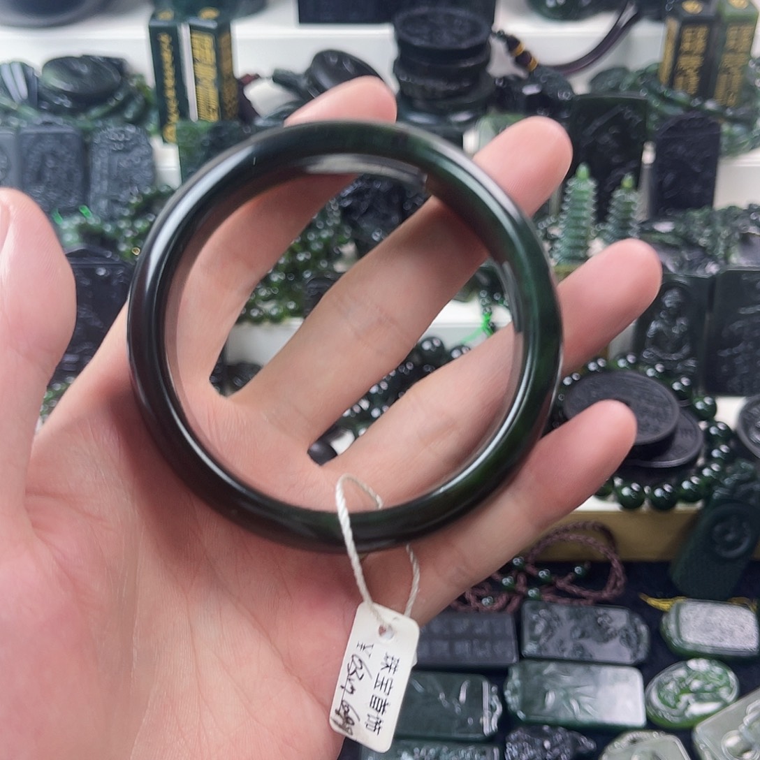 未镶嵌蛇纹石玉颈饰