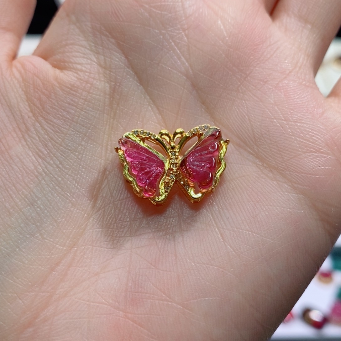 颈饰未镶嵌碧玺阿*蝴蝶魔盒yy