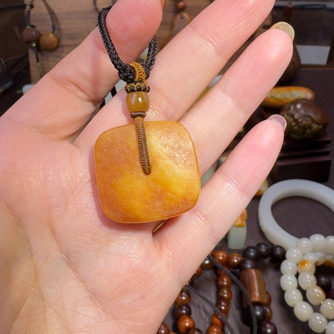 和田玉颈饰未镶嵌