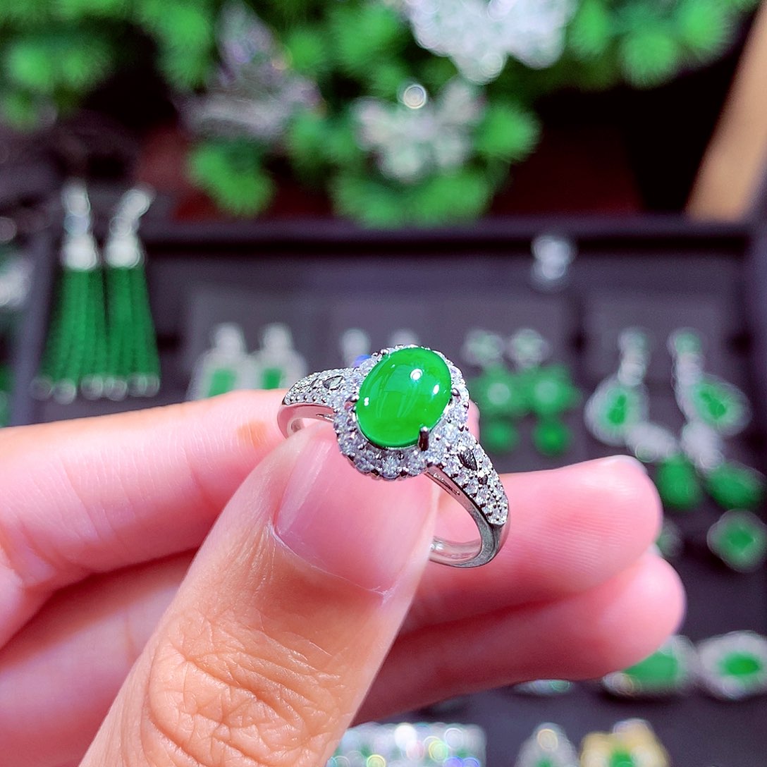 颈饰未镶嵌翡翠天然