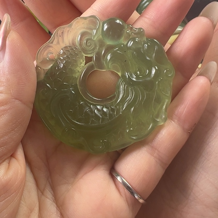 未镶嵌蛇纹石玉颈饰