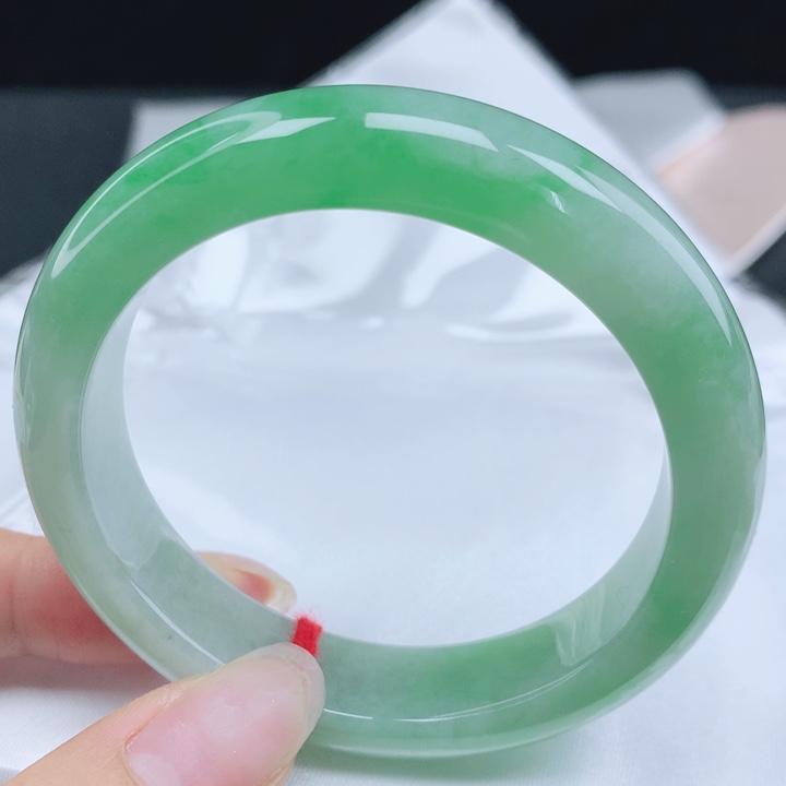 翡翠未镶嵌手镯缅甸53.0冰润果阳绿正圈