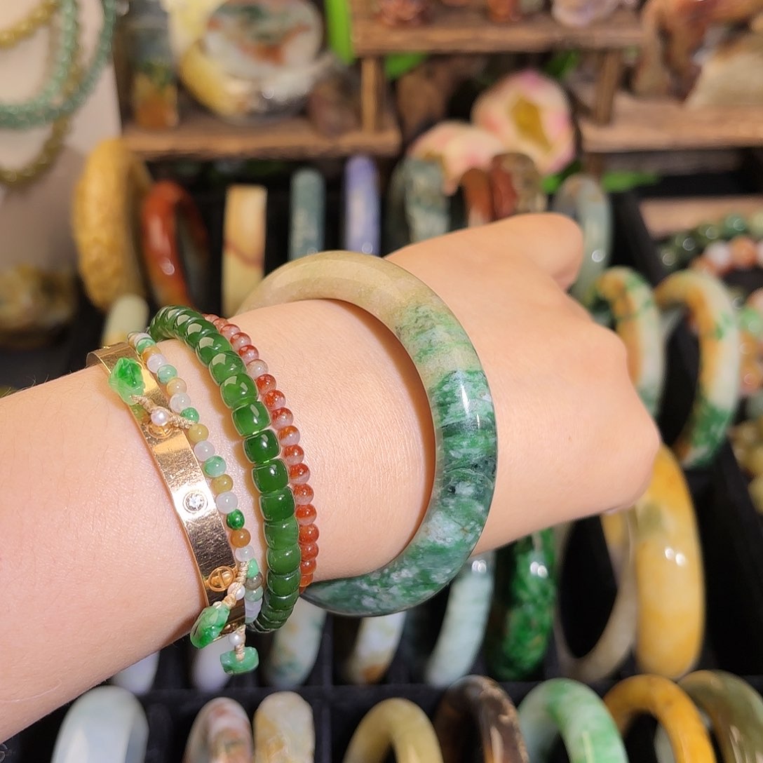 翡翠手镯未镶嵌老料黄加绿