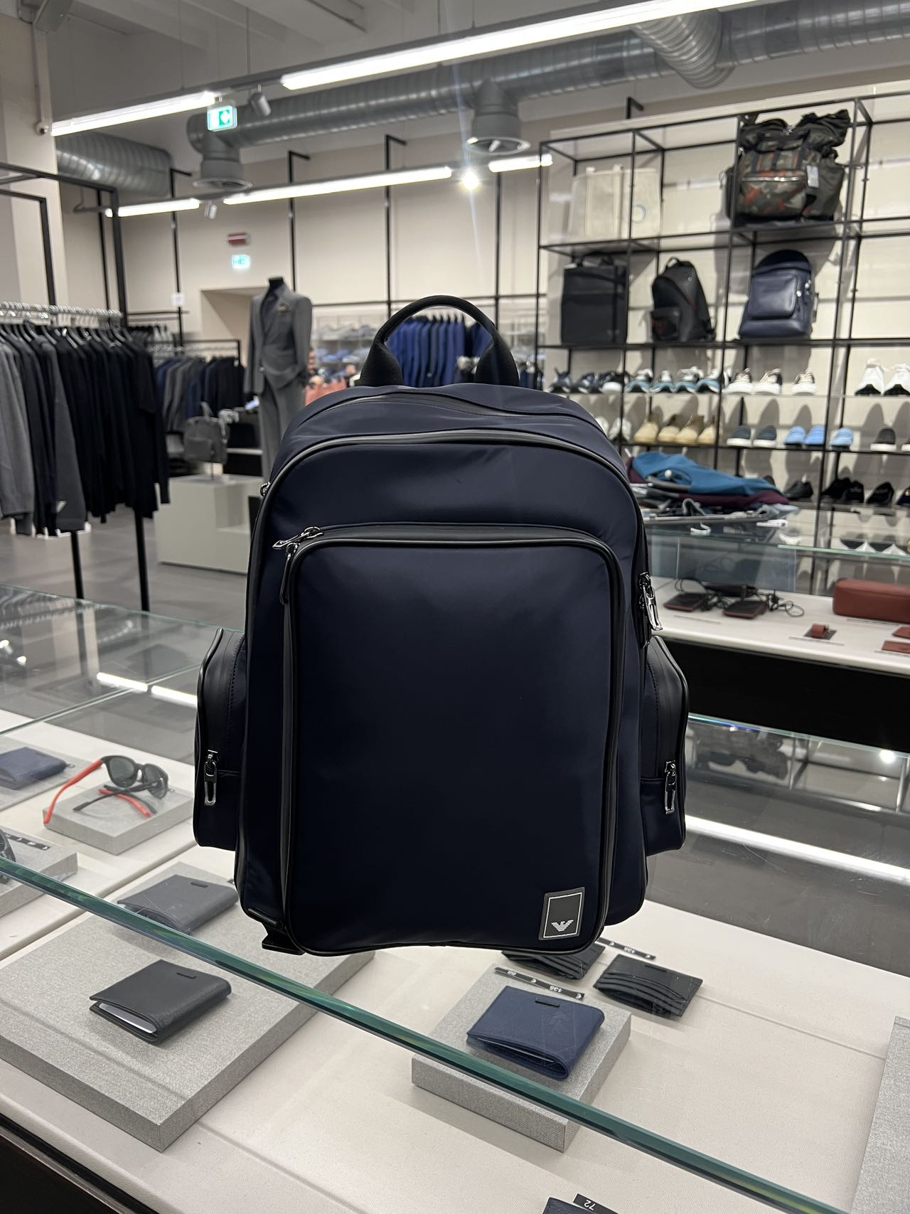 全新未使用 EMPORIO ARMANI/乔治·阿玛尼 鹰标多功能双肩包不退换