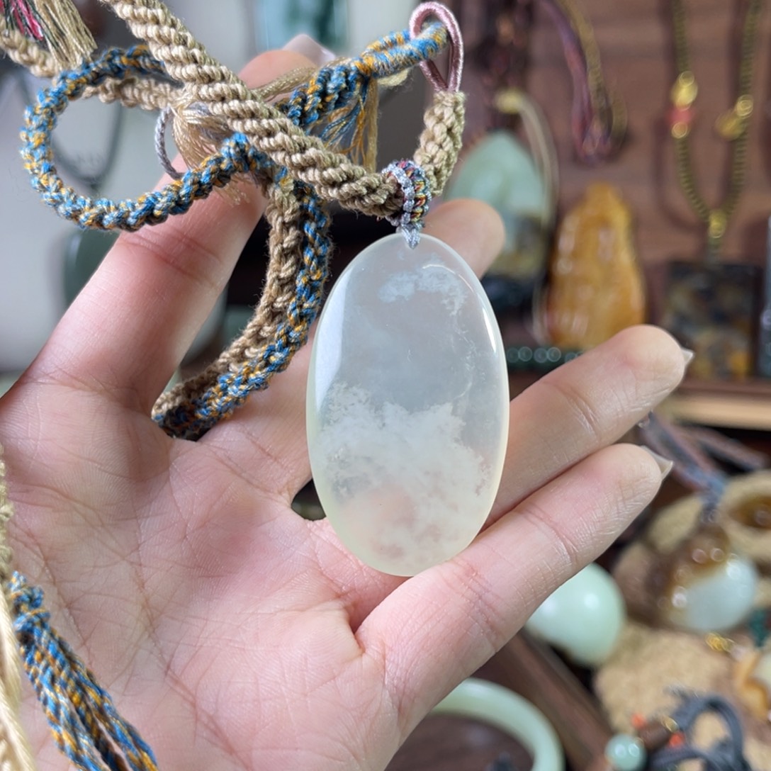 蛇纹石玉未镶嵌颈饰