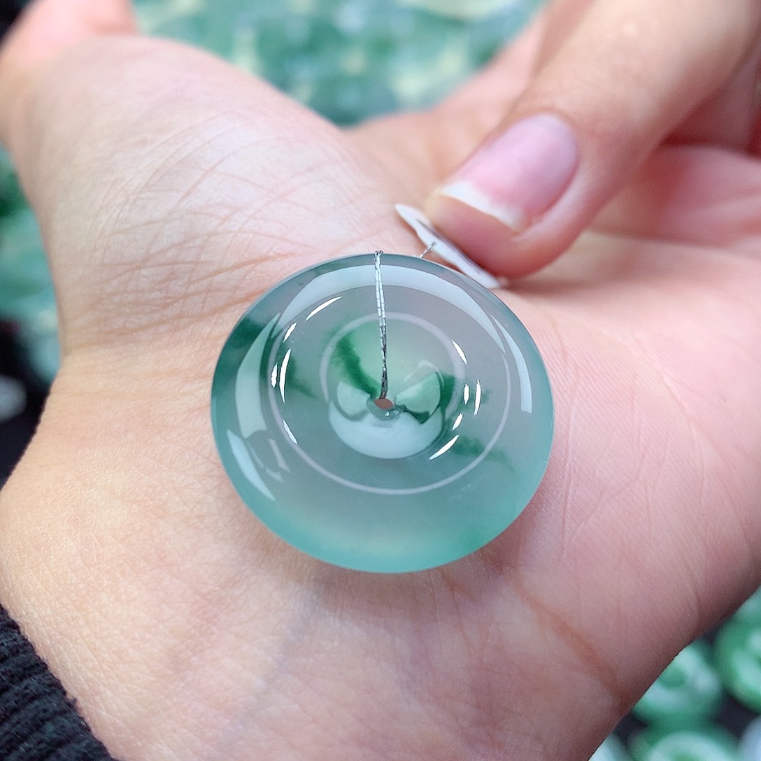 翡翠颈饰未镶嵌编号119。尺寸23.5-6