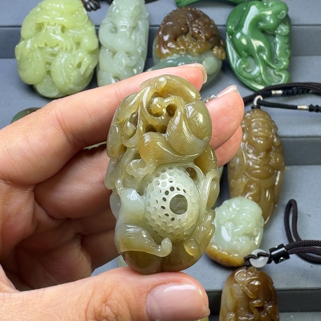 和田玉颈饰未镶嵌