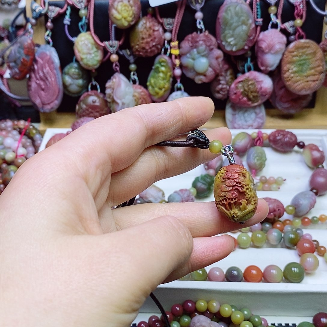 玛瑙/玉髓盐源玛瑙吊坠未镶嵌