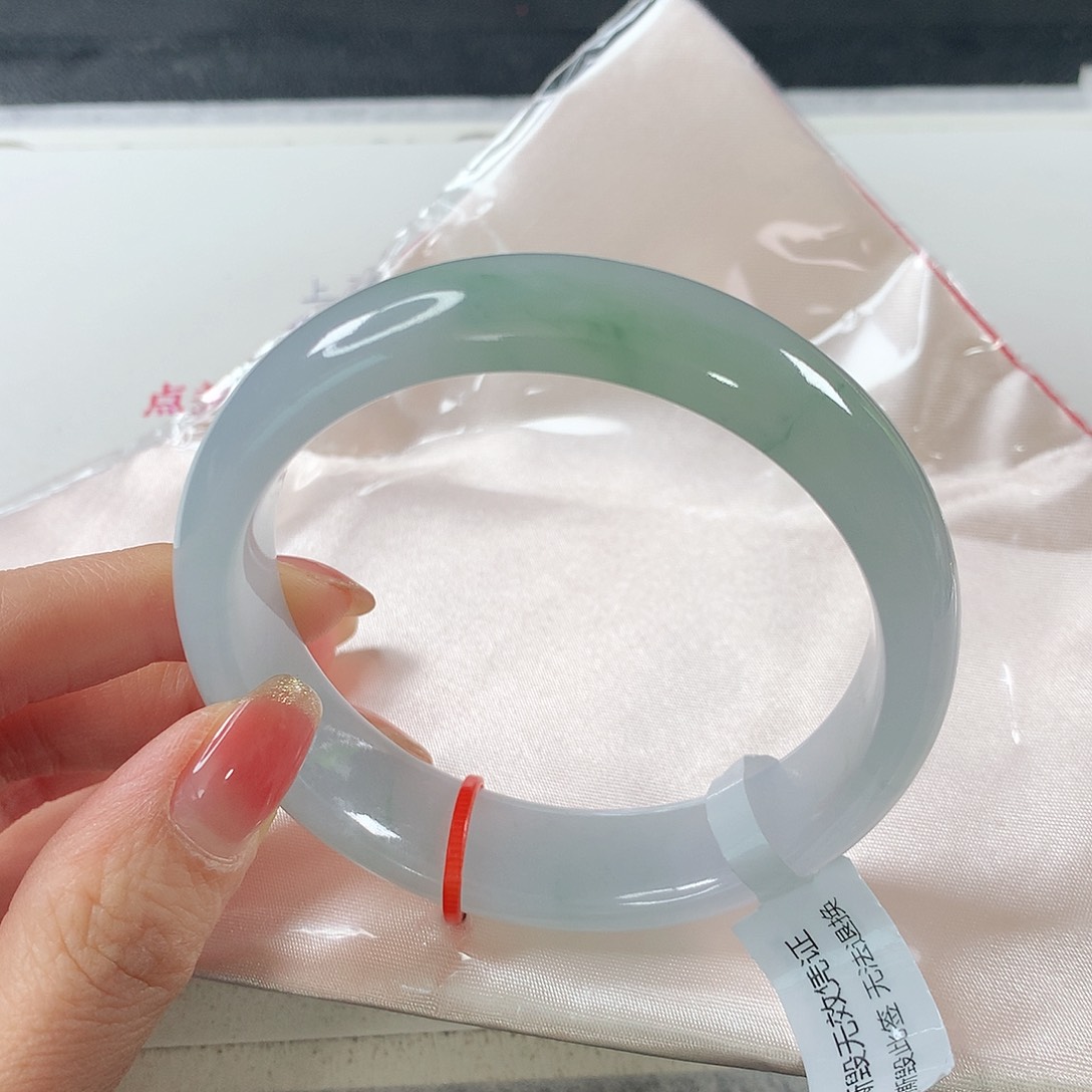 翡翠未镶嵌手镯 正圈