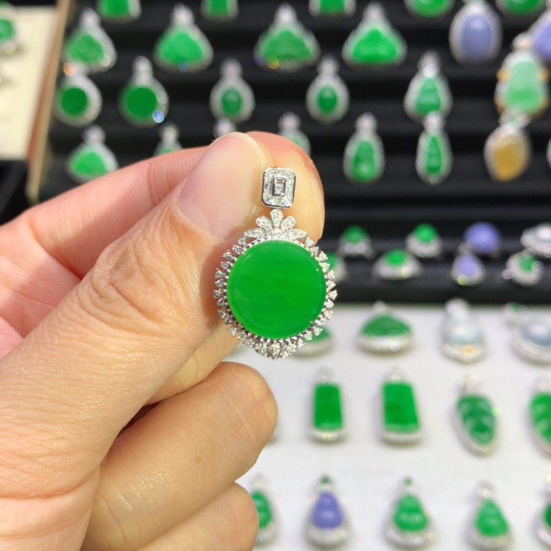 翡翠吊坠(不含链)18K金镶嵌