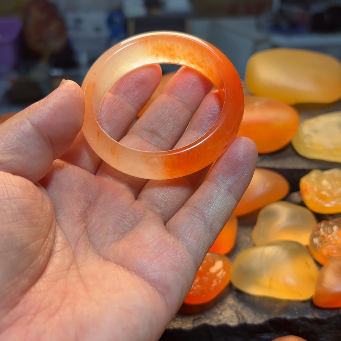 恬***生石英岩玉未镶嵌手镯