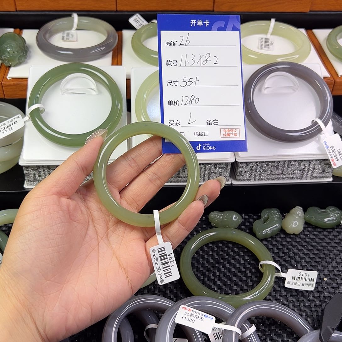 和田玉手镯未镶嵌L***?