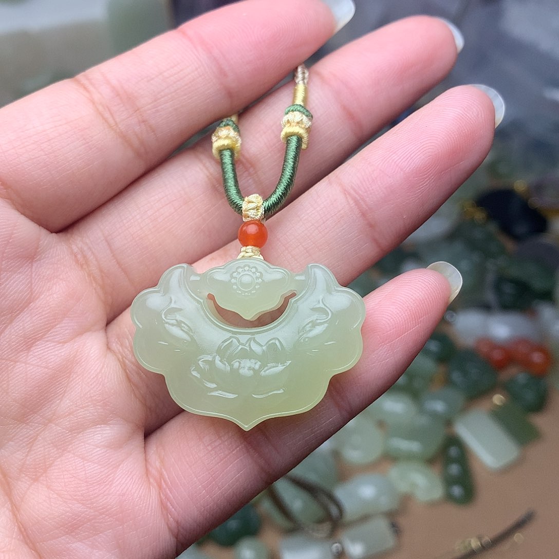 和田玉吊坠未镶嵌