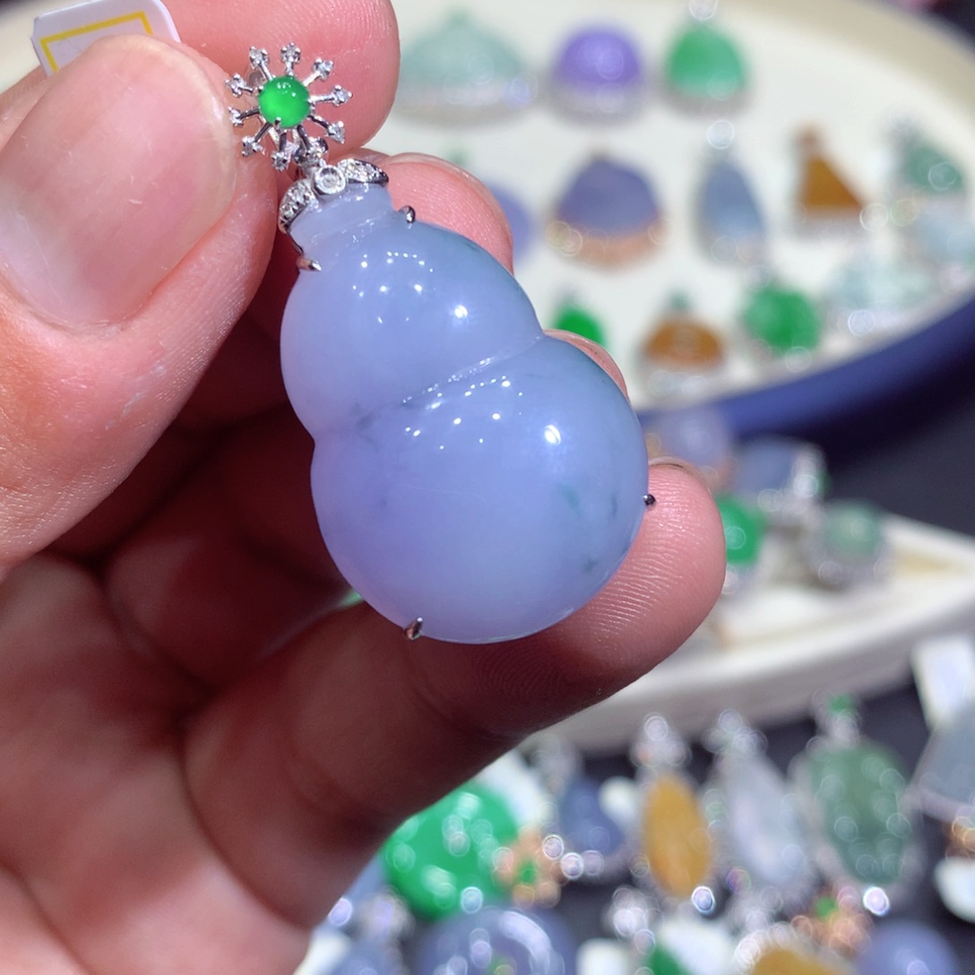 翡翠吊坠(赠链)18K金镶嵌