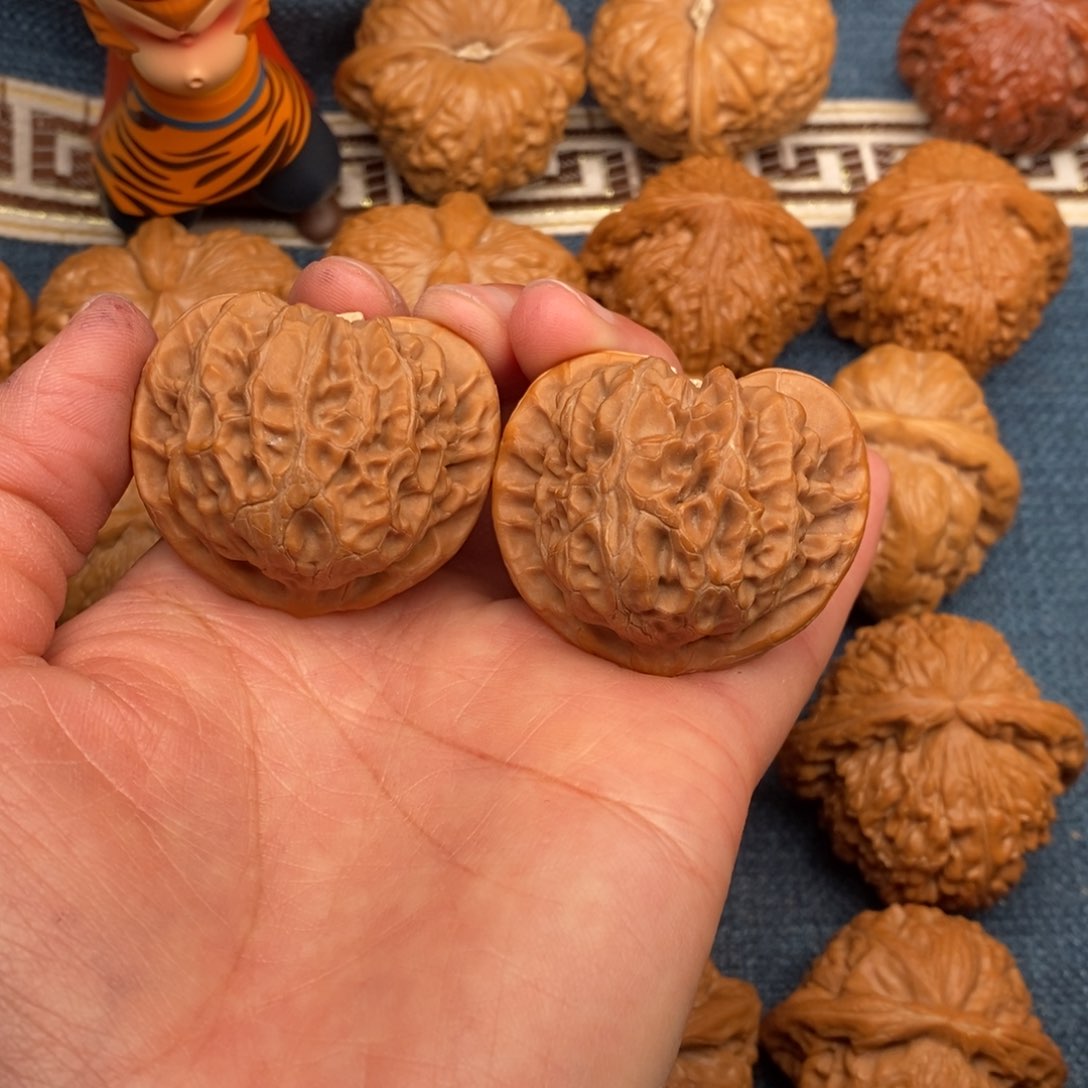 文玩核桃把件41桃心宫灯