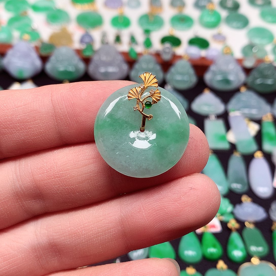 翡翠18K金镶嵌颈饰