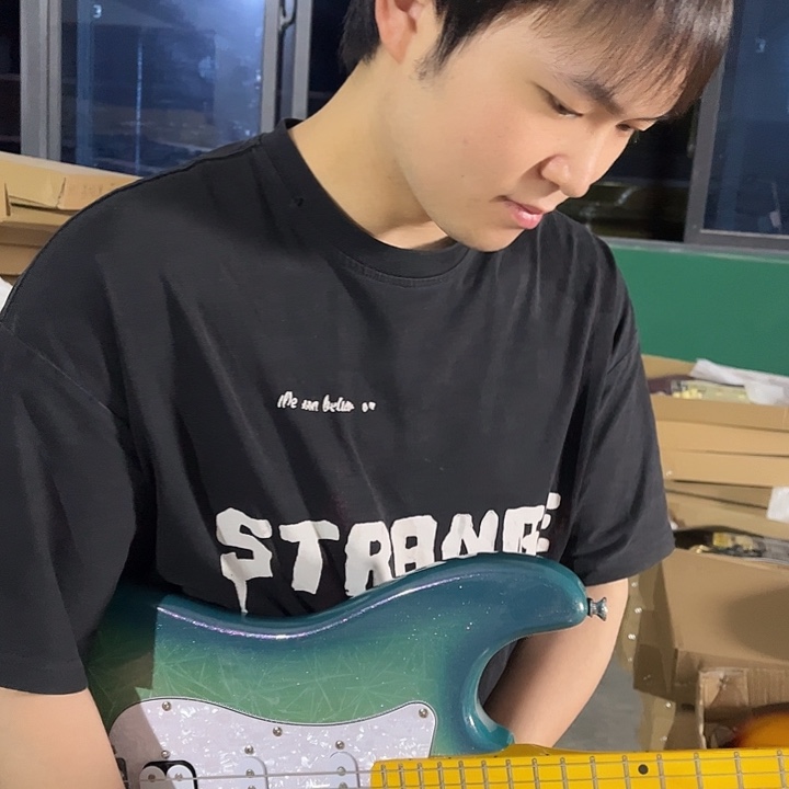 易***阳电吉他结晶变色龙666