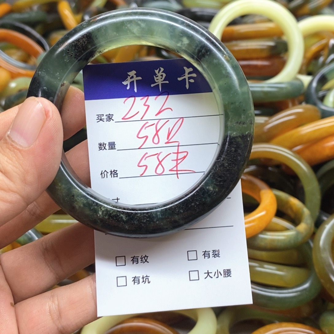 蛇纹石玉未镶嵌手镯