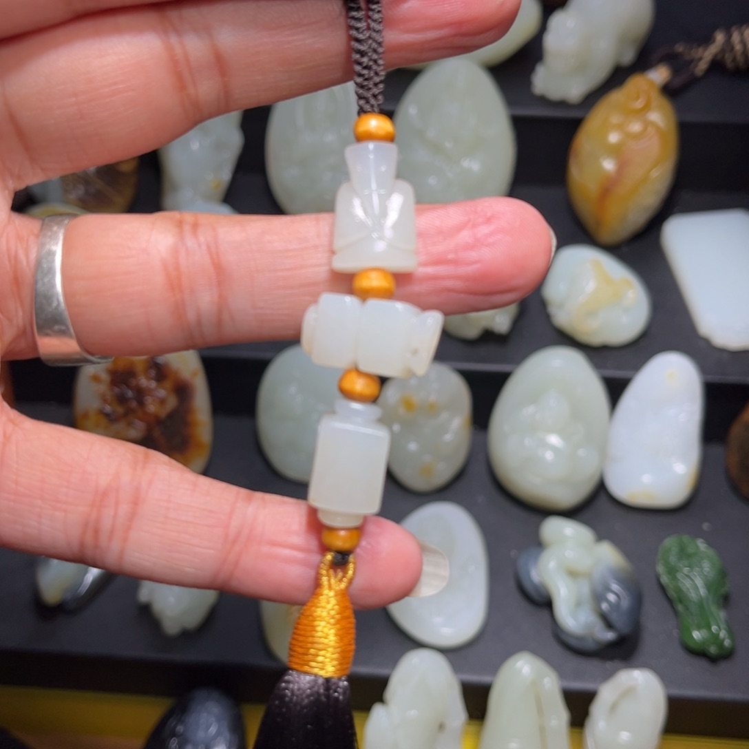 和田玉颈饰未镶嵌