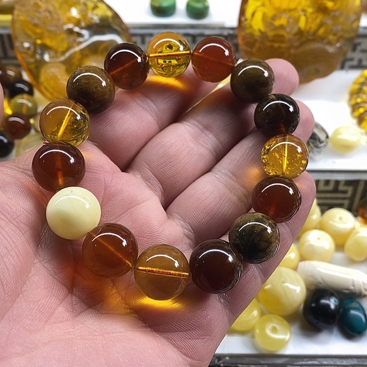 琥珀裸石未镶嵌手串