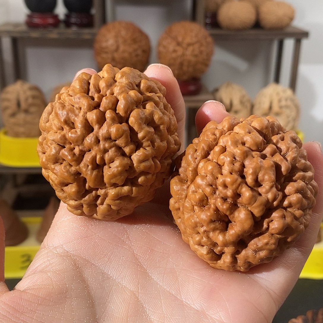 吊坠文玩核桃三瓣脑纹金刚爆肉4754